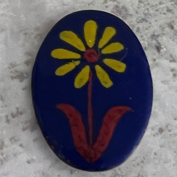 Vintage Enamel on Copper Pin Daisy 1960s - Picture 1 of 5